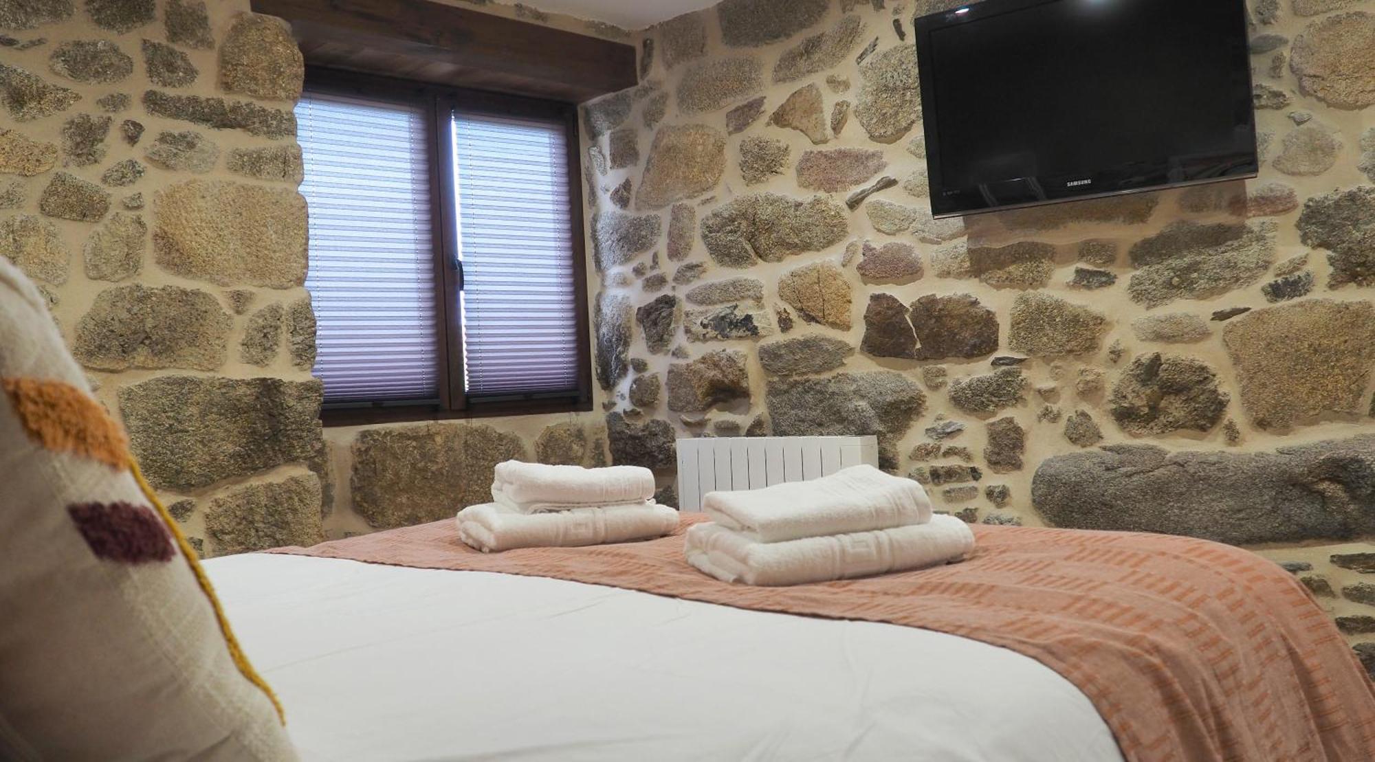 Apartamentos Muralla Sacra Sober ภายนอก รูปภาพ
