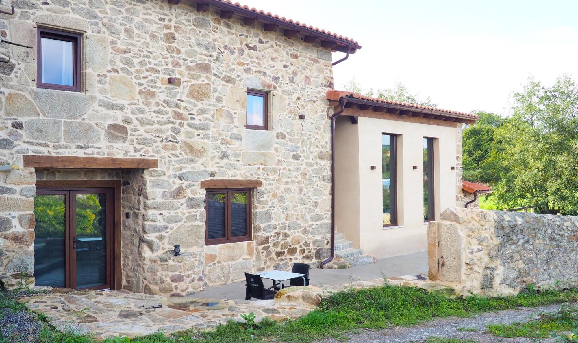 Apartamentos Muralla Sacra Sober ภายนอก รูปภาพ